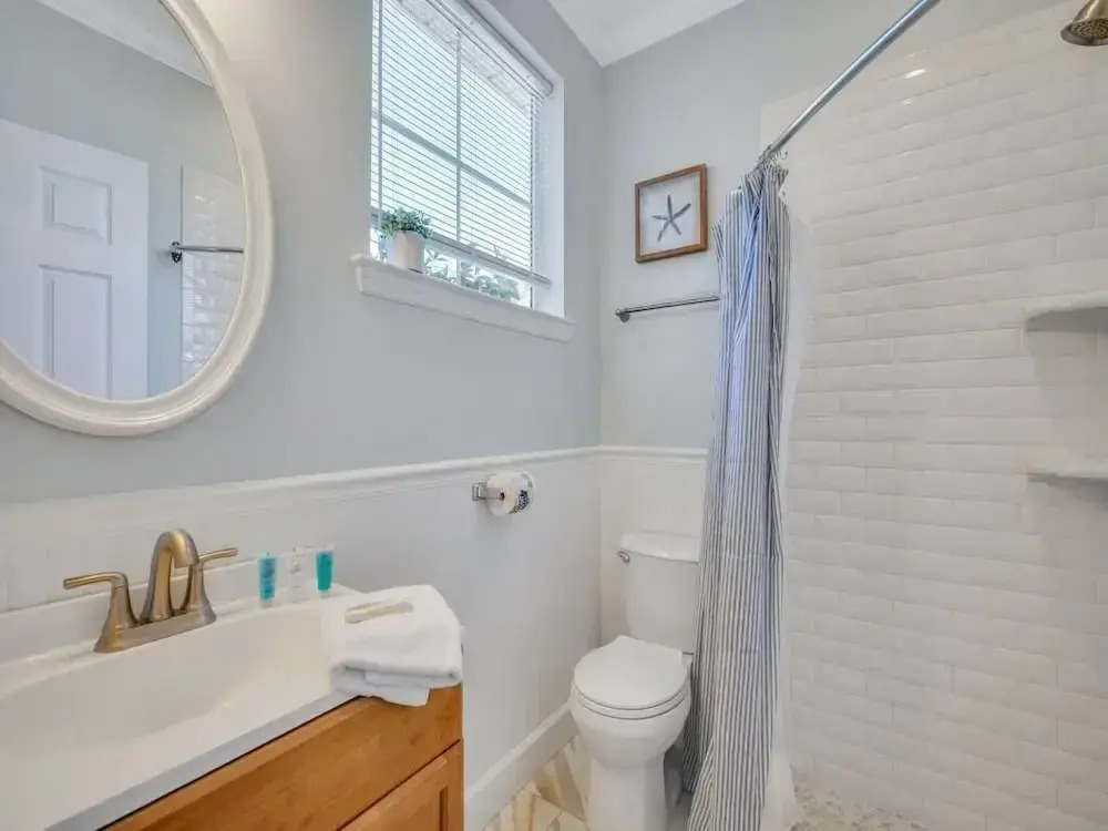 Coastal Quarters in Bluffton - Dog Friendly! Bluffton Park Lowcountry Charmer