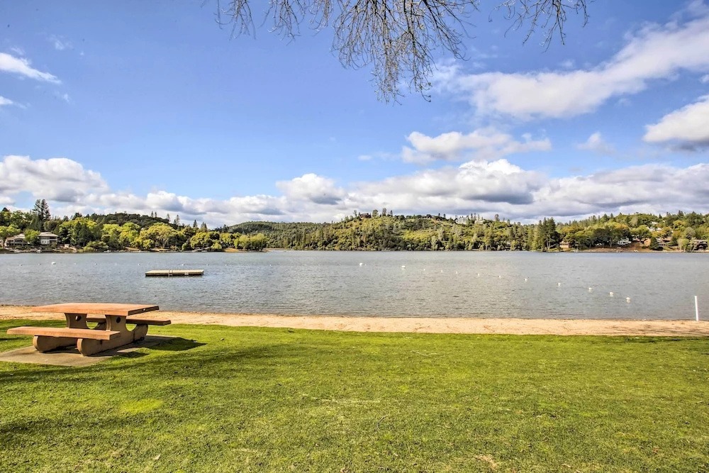 Groveland Vacation Rental ~ 24 Mi to Yosemite!