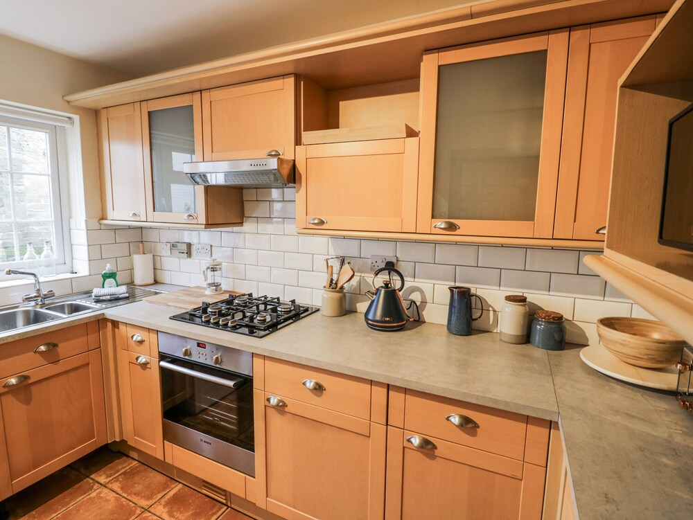 3 Leycester Court