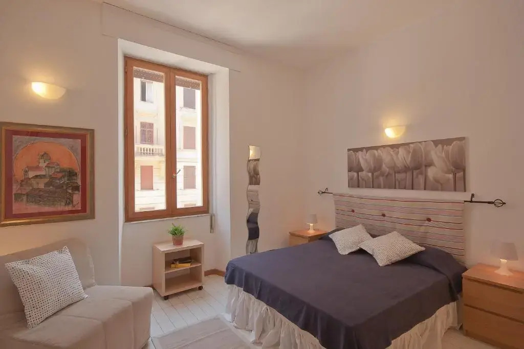 Opera Inn Suites - Rooms and Apartments