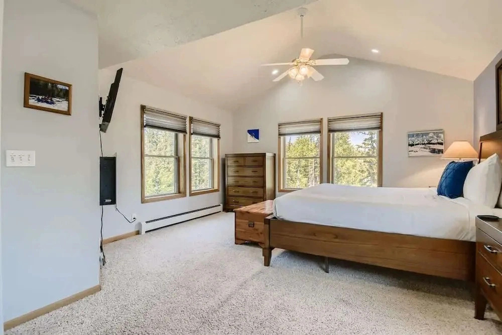4BR Townhome w/ Private Hot Tub, Garage, and Deck