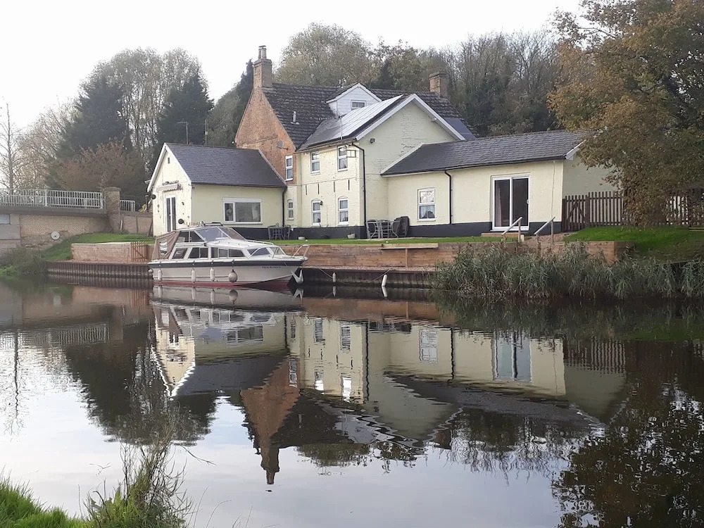 Cottage - Sleeps 3 Parking & Fishing