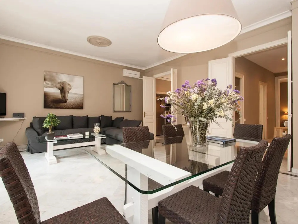 Apartamento de Lujo de Tres Habitaciones