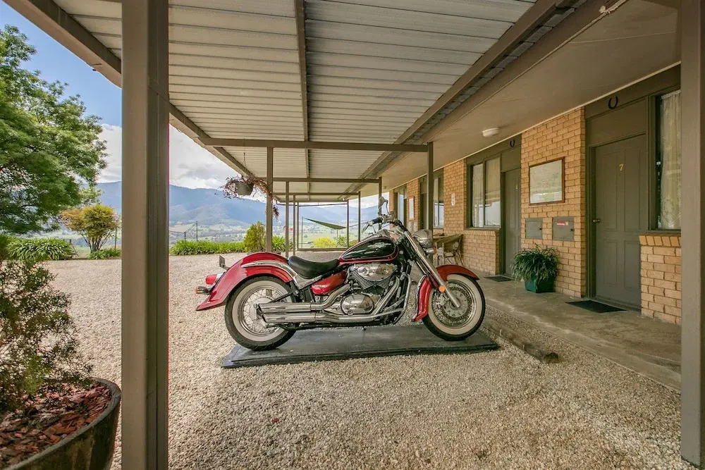 Allamar Motel