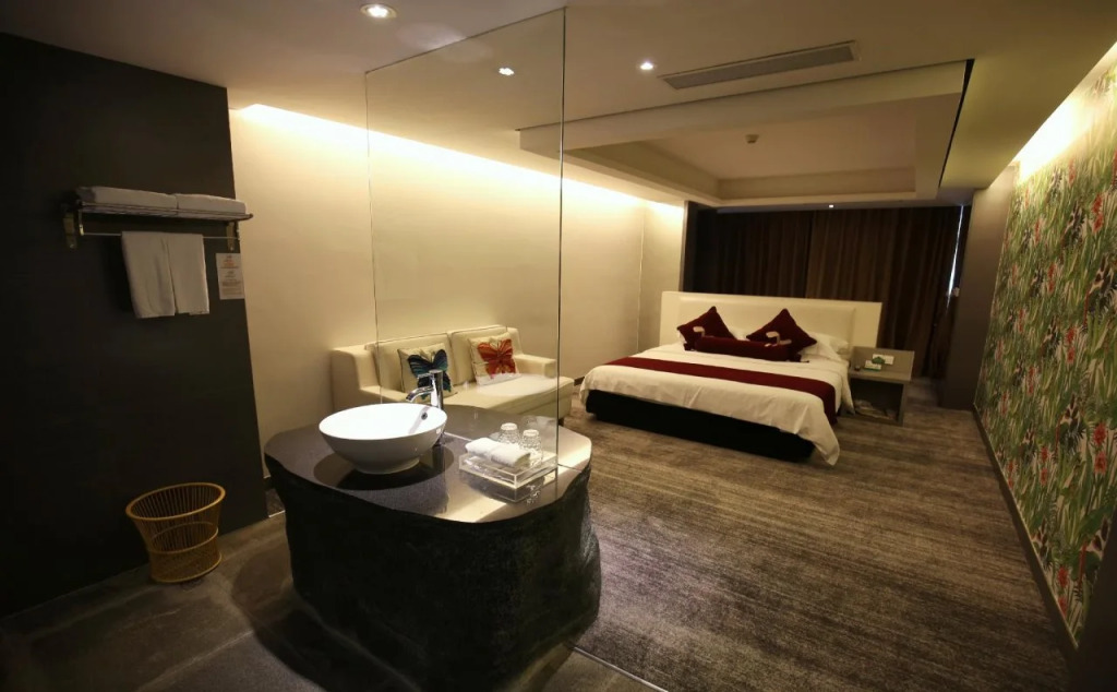 Grand Nest Hotel