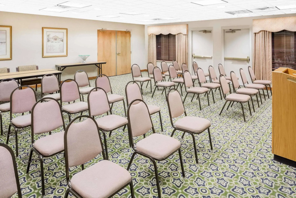 Comfort Inn & Suites Greenville Near East Carolina University