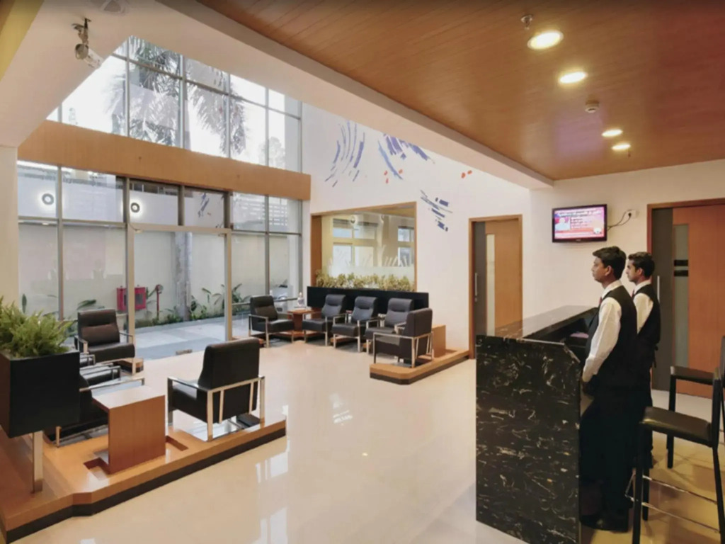 Hi 5 Hotel & Experience