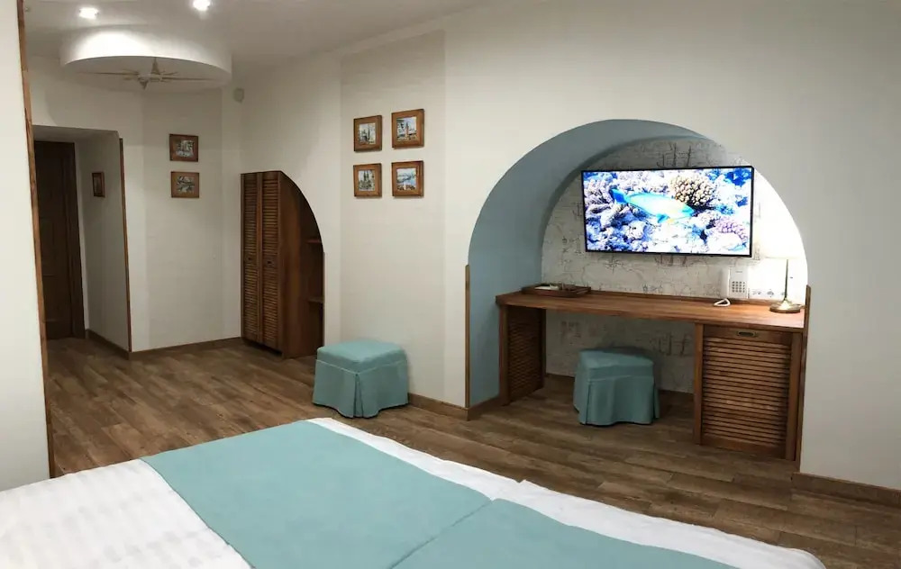 Lucky Ship Art Hotel