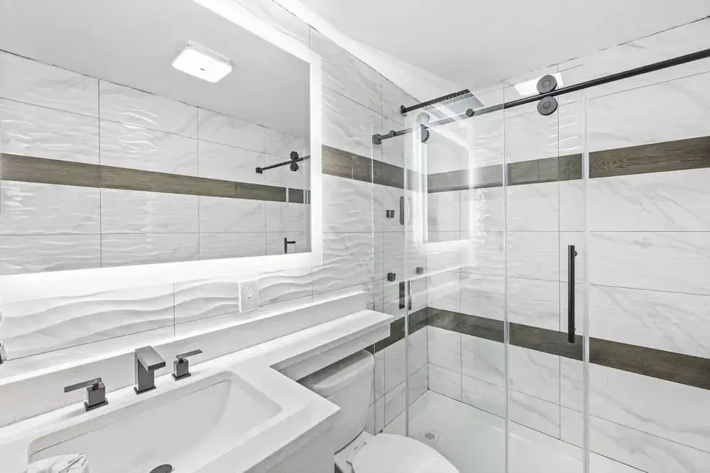 Hotel OPUS Bronx Near Bay Plaza Mall