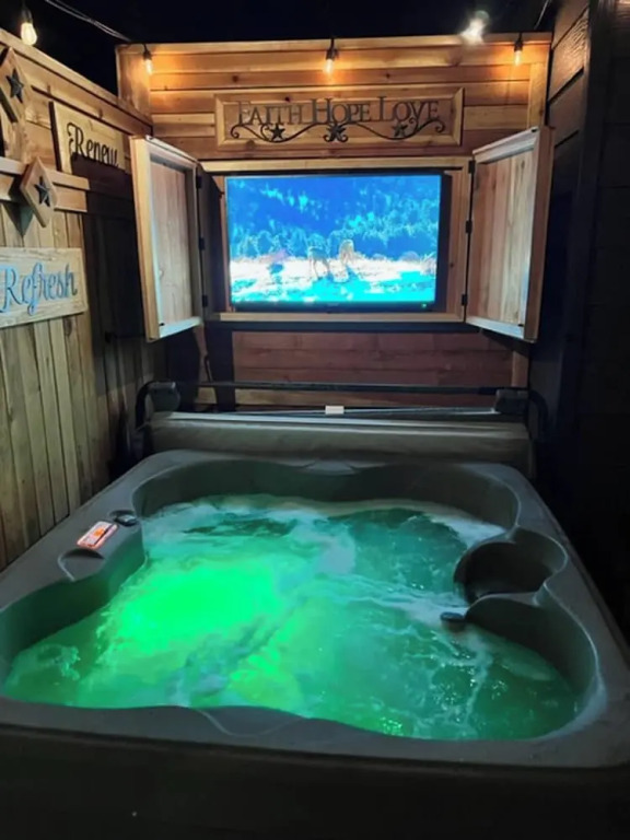 Tahoe Studio Spa With Hot Tub and Sauna