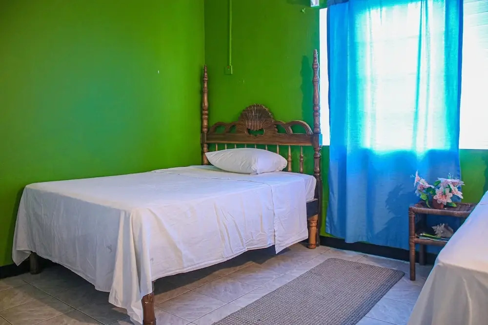 Aqua Verde- Burbon Beach Club