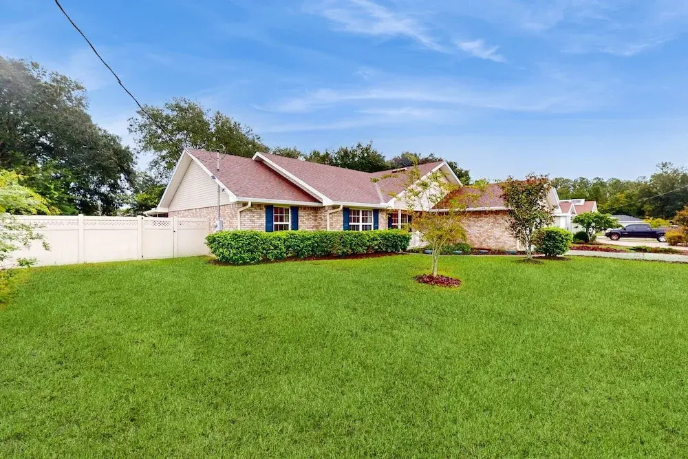 Spacious Home With Private Pool,spa, Gas Grill and Patio