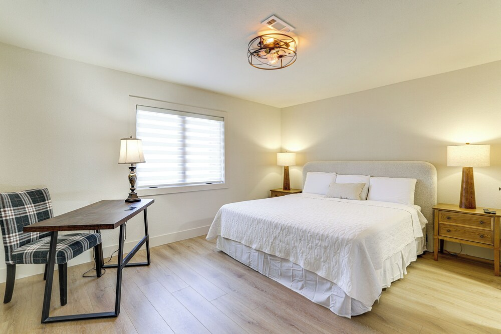 Bike, Golf & Explore: Quiet Bella Vista Retreat