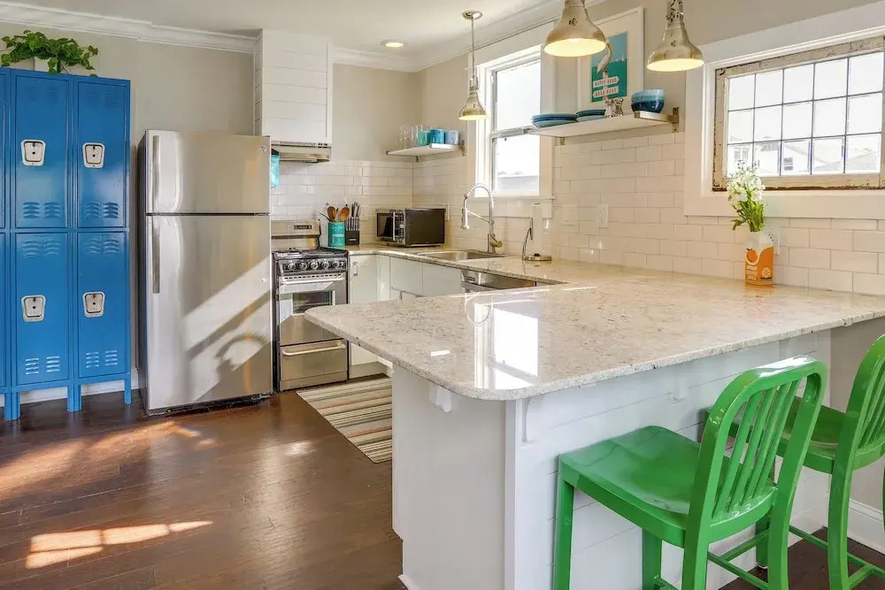 Bright St Petersburg Apartment, Walk to Downtown