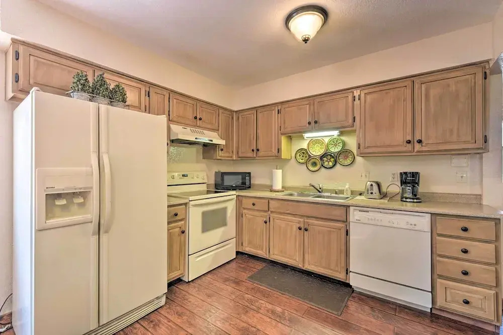 Quaint Angel Fire Townhome: 1/2 Mi to Ski Slopes!
