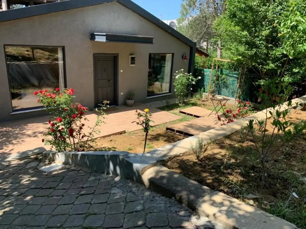 Peaceful Detached House With Garden in Besiktas
