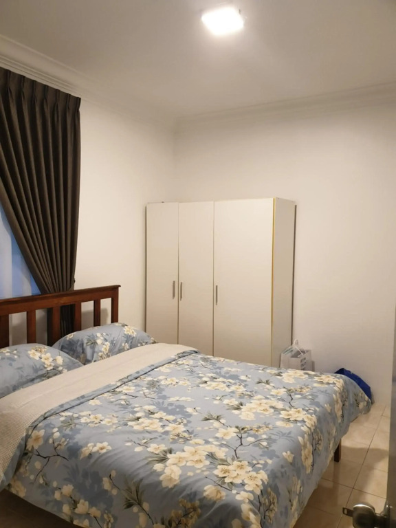 5-Bedroom Family Apartment