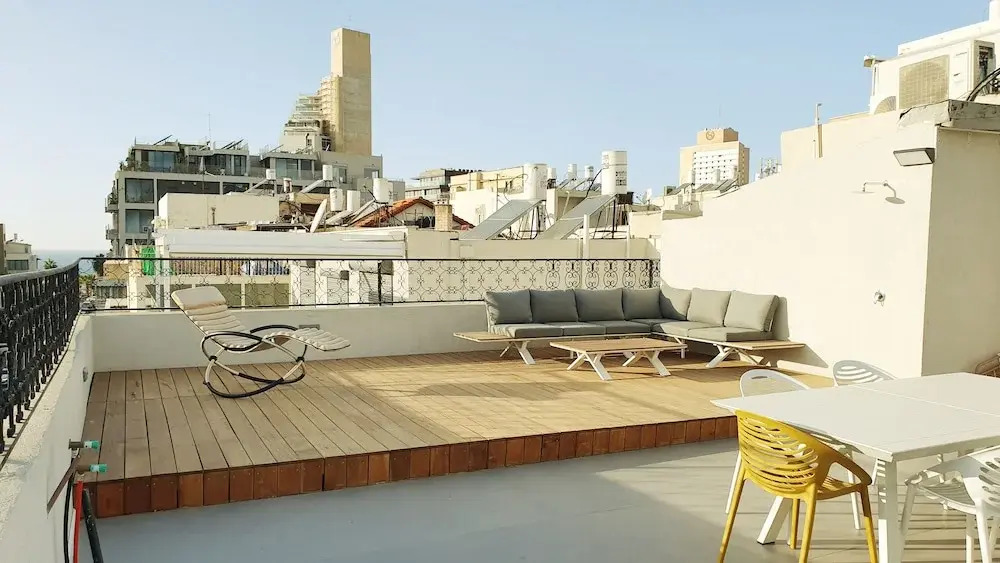 New 3 Bedroom Huge Roof Top 3 min Beach TL57