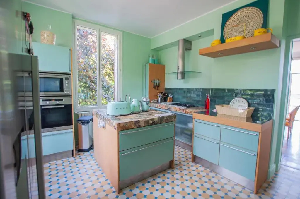 Villa avec vue et piscine à moins d'1h de Paris