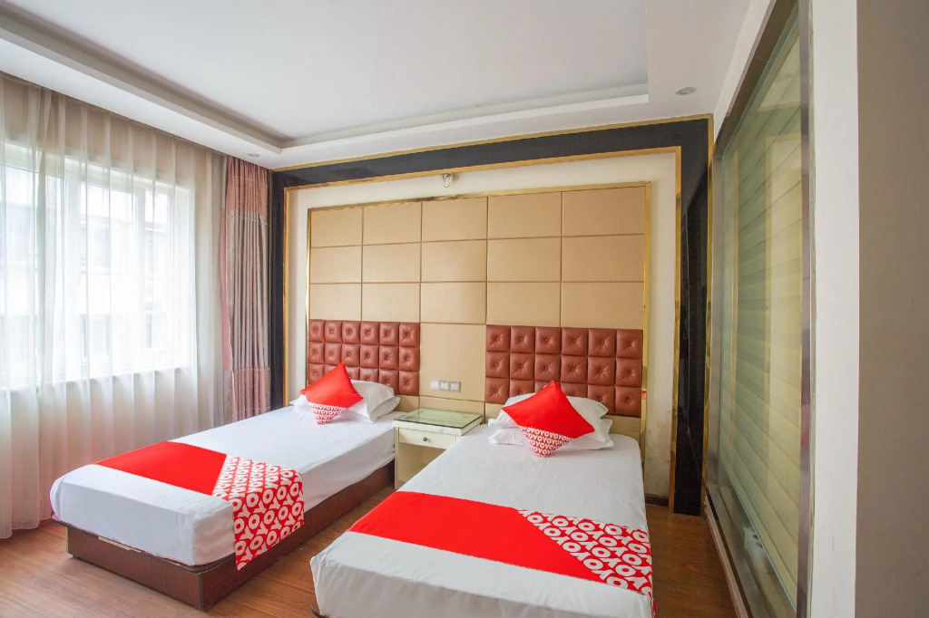 OYO White Swan Hotel