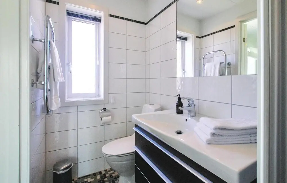 Nice Home In Borgholm With Wifi