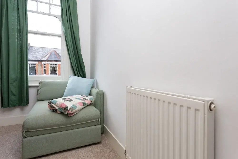 2 Bedroom Flat In South London