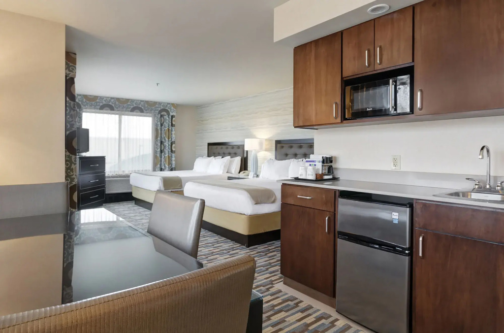 Holiday Inn Express Hotel & Suites Warwick-Providence Airport by IHG