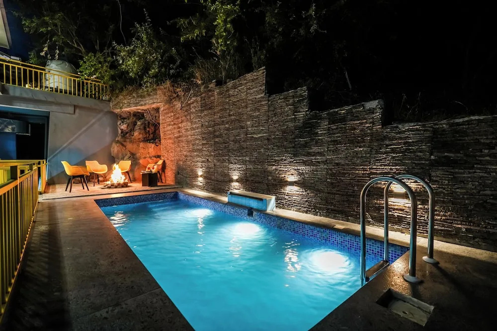 Hillshades Retreat 6-BHK Apartment by Alaya Stays with Sit-out Area, Restro, Game Zone, Panormic Hill Views