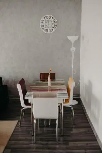 Paula Apartment & Rooms