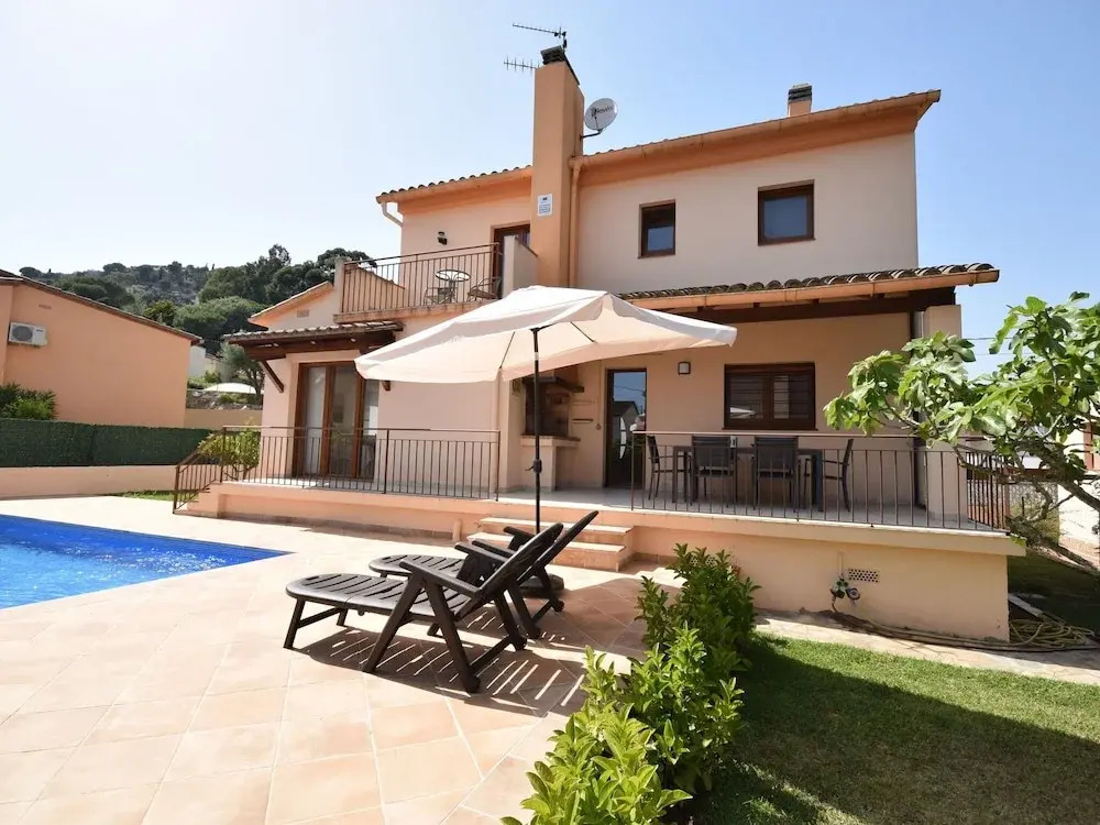 Enchanting Villa in Calonge with Swimming Pool