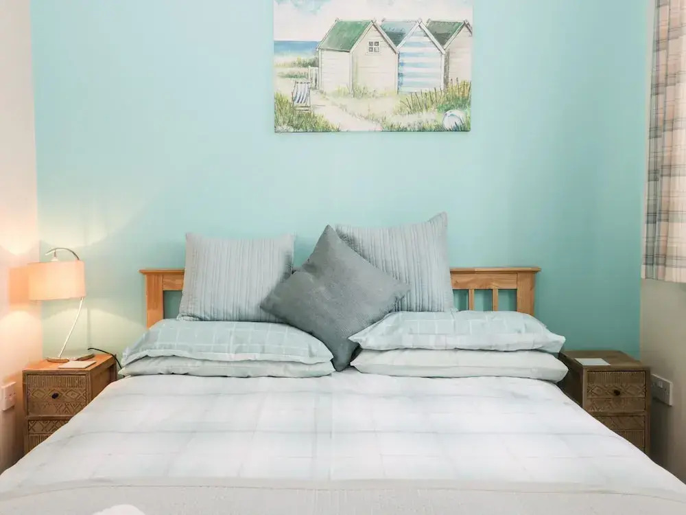 Puffin Lodge - Part of the The Bay Filey Holiday Village with pool, gym and direct beach access, pub, restaurant, tennis and meadows walks