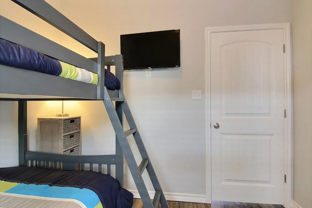 Flip Flops & Pop Tops 3 Bedrooms 3 Bathrooms Condo
