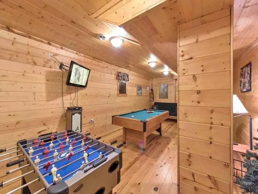 Three Bears Cabin 1 Bedroom Home with Hot Tub