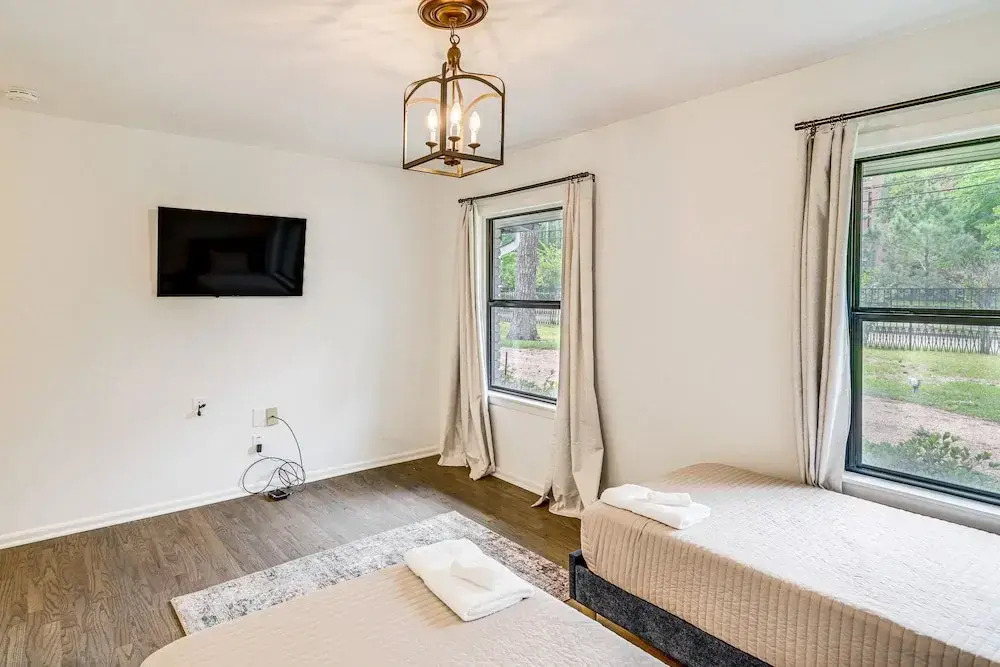Spacious Houston Home w/ Pool - Near The Galleria!
