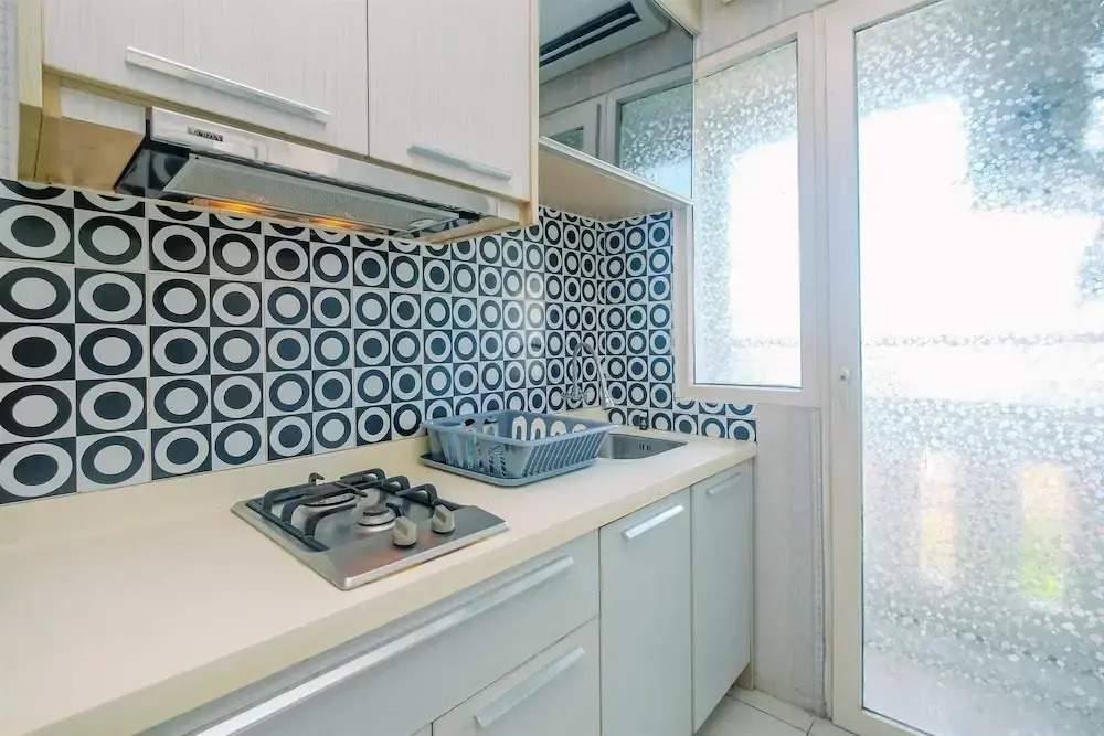 Lovely Studio Green Pramuka Apartment Near Shopping Center