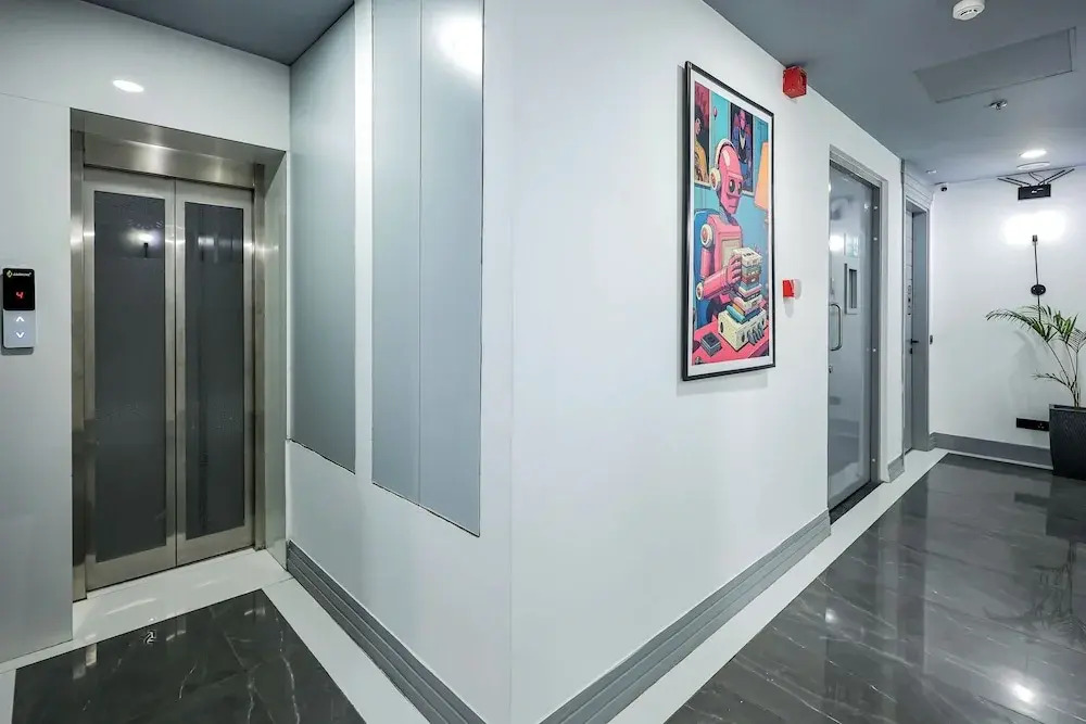 BedChambers Luxury Apartment Near Golf course Road