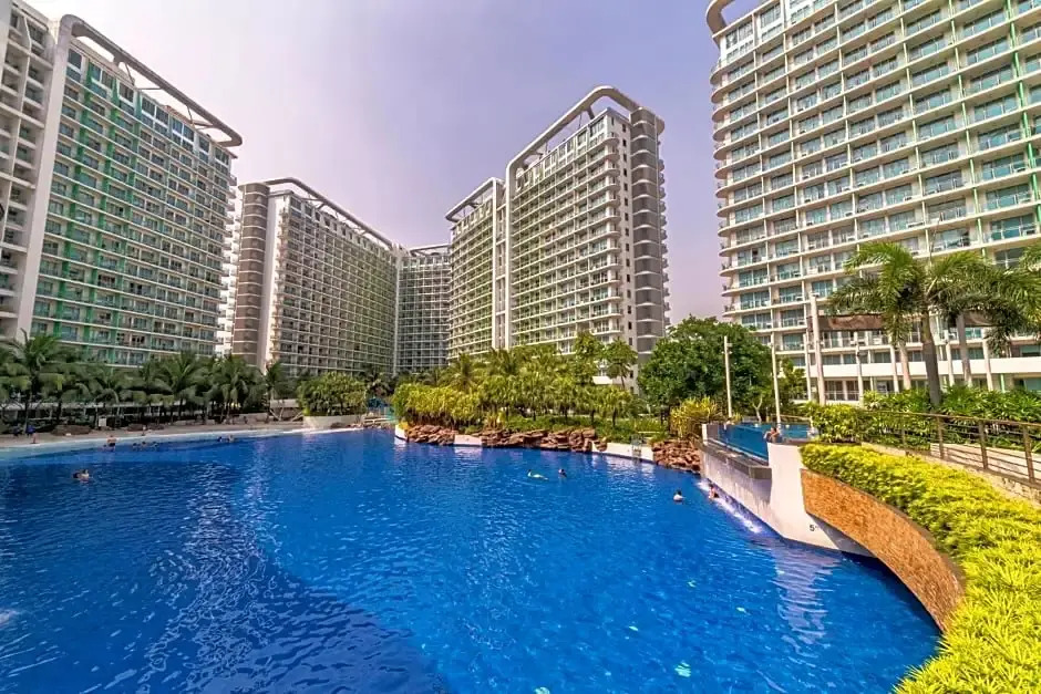 A2JSuites 1BR Azure Smart Home Suite Near Malls & Airport