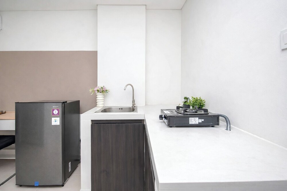Good Design And Restful 1Br At Apartment Daan Mogot City