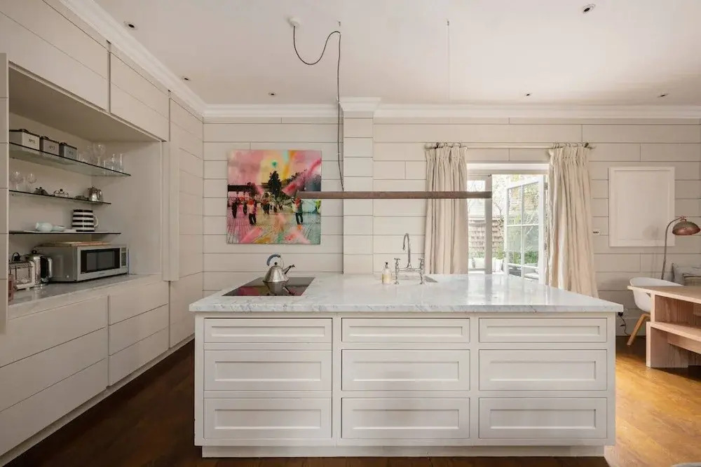 3-bed Home w Private Parking Fairytale Garden