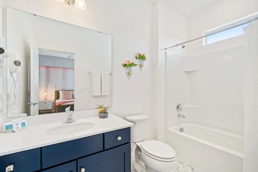 Upstay - 31-Guest Home w Pool-Hot Tub