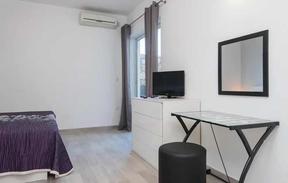 Awesome Home in Sreser with Hot Tub, WiFi & 4 Bedrooms