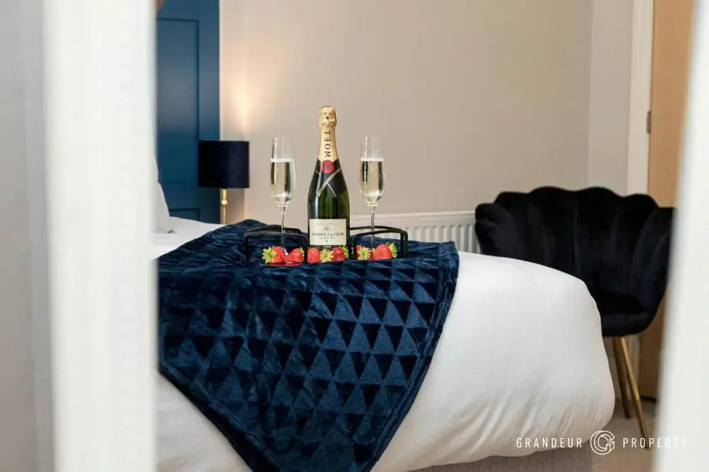 Elegant 2bed Apt- Bmouth Beach Front with Parking