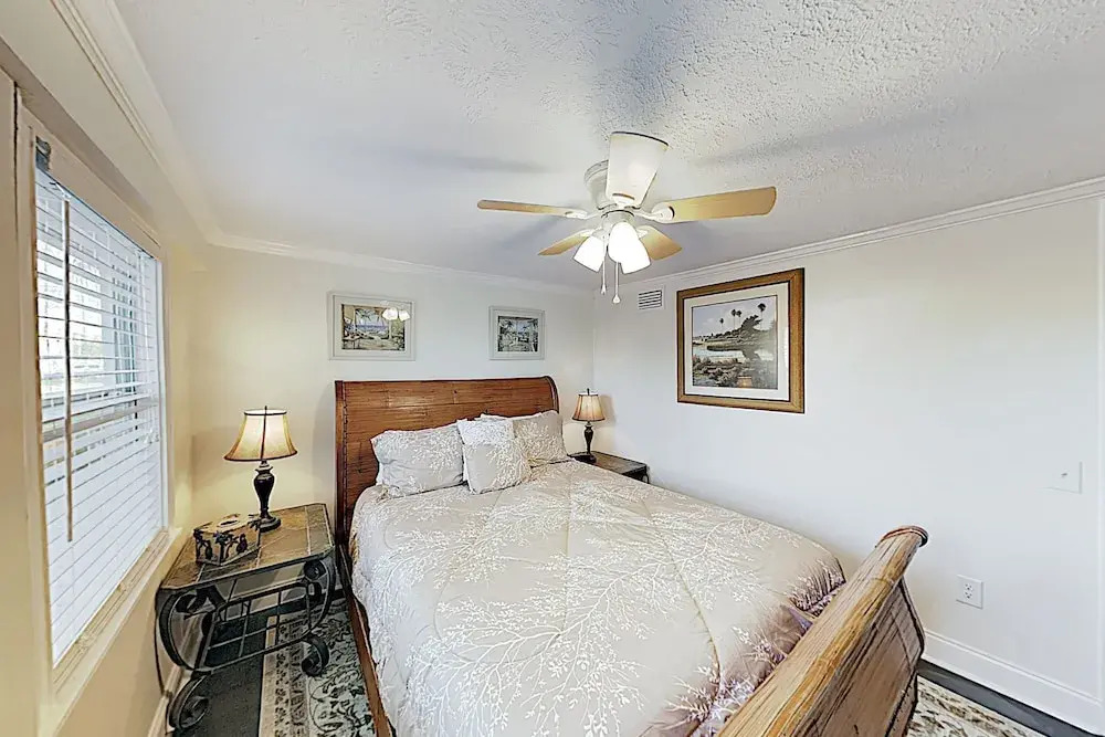 Newly Updated - Walk To Beach & Lagoon! 2 Bedroom Duplex