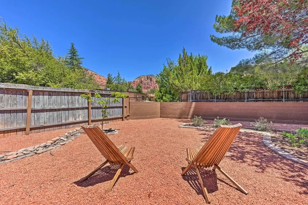 1 Mi to Cathedral Rock Trailhead: Home w/ Sunroom