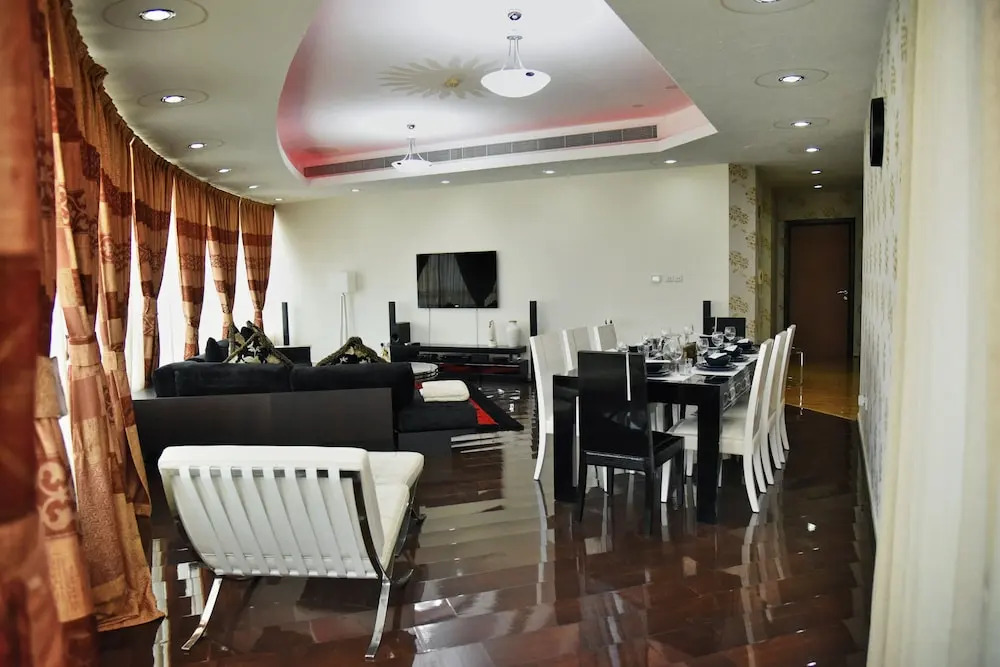 Luxury 4BR Apartment in Horizon Towers