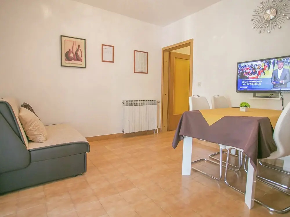 Apartment With two Bedrooms, Terrace and Bbq, on Quiet Location
