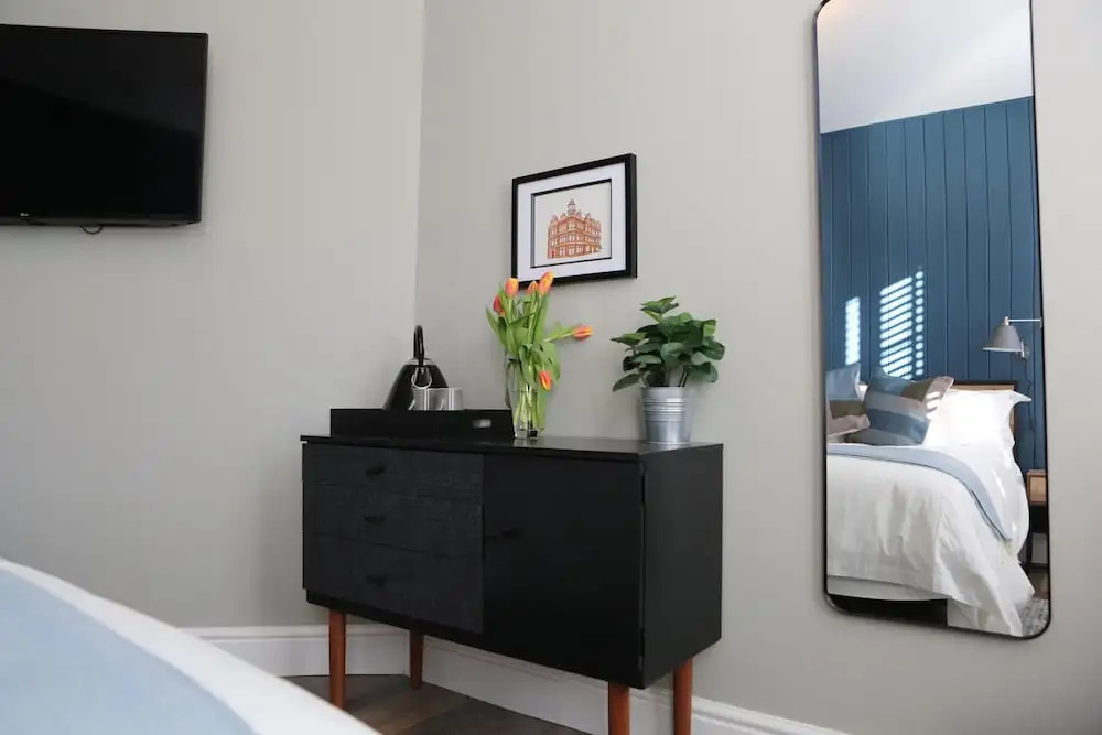 Hop Market - Ensuite Bedroom