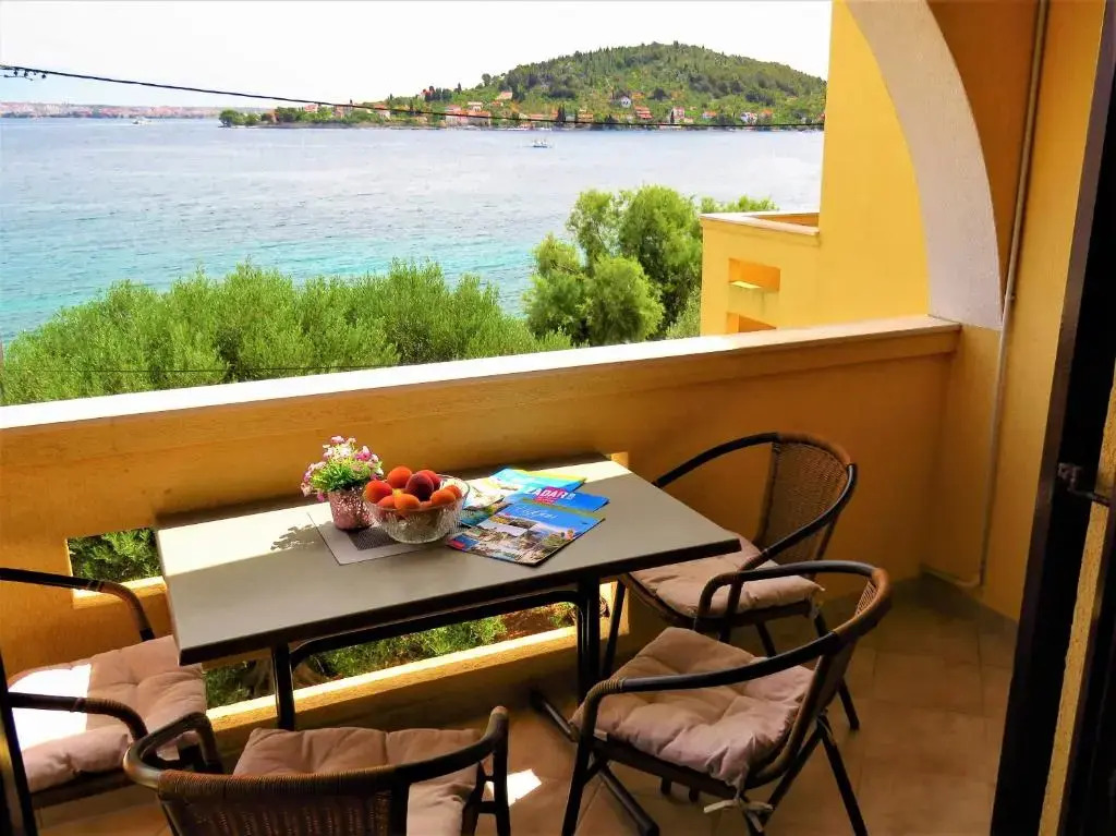 Apartment by the sea and With Beautiful View, 2 Bedrooms, 4 Persons