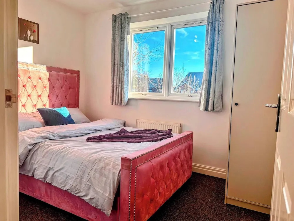 Contractor-friendly 2BR Gem Wi-fi & Free Parking