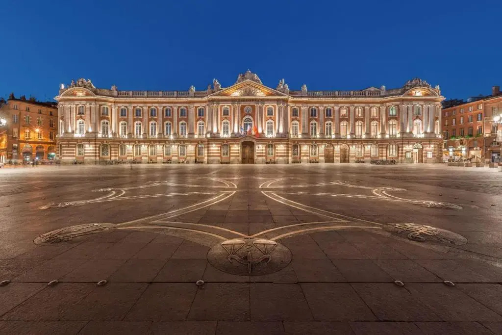 Sublime 80m With Balcony In Toulouse
